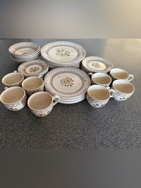 44pc Johnson Bros Staffordshire Fruit Sampler Dinner Salad Bowl Bread Cup Saucer